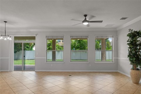 Casa en alquiler en Orlando, Florida, 6 dormitorios, 435.99 m2 № 1909916 - foto 9