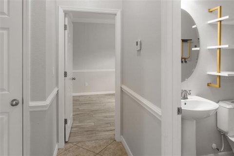 Casa en alquiler en Orlando, Florida, 6 dormitorios, 435.99 m2 № 1909916 - foto 14