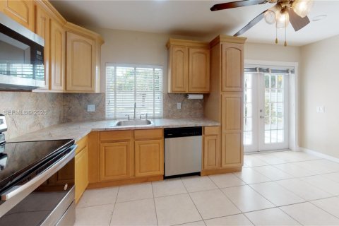 Villa ou maison à louer à Miami, Floride: 4 chambres, 200.02 m2 № 2046443 - photo 6