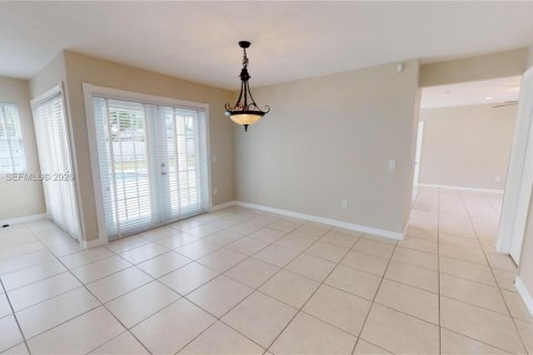 Villa ou maison à louer à Miami, Floride: 4 chambres, 200.02 m2 № 2046443 - photo 5