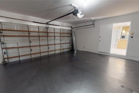 Villa ou maison à louer à Miami, Floride: 4 chambres, 200.02 m2 № 2046443 - photo 23