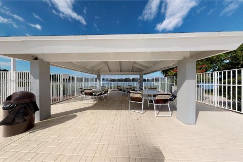 Villa ou maison à louer à Miami, Floride: 4 chambres, 200.02 m2 № 2046443 - photo 25