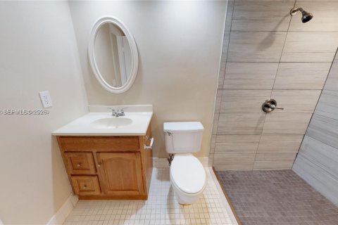 Villa ou maison à louer à Miami, Floride: 4 chambres, 200.02 m2 № 2046443 - photo 12