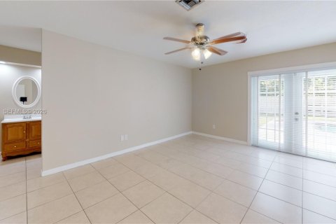 Villa ou maison à louer à Miami, Floride: 4 chambres, 200.02 m2 № 2046443 - photo 9