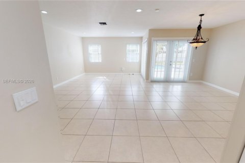 Villa ou maison à louer à Miami, Floride: 4 chambres, 200.02 m2 № 2046443 - photo 3