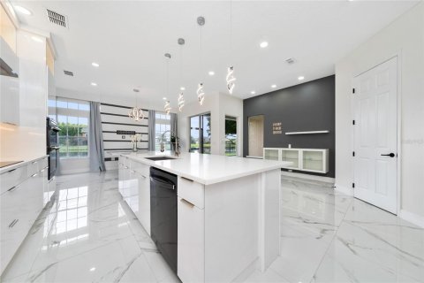 House in Orlando, Florida 4 bedrooms, 245.17 sq.m. № 1841578 - photo 30