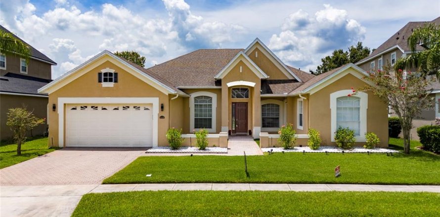 House in Orlando, Florida 4 bedrooms, 245.17 sq.m. № 1841578