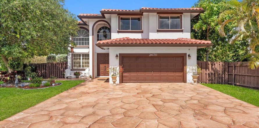 Villa ou maison à Coral Springs, Floride 4 chambres, 230.86 m2 № 2087404