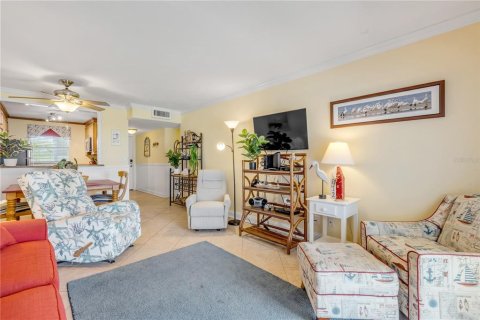Copropriété à vendre à New Smyrna Beach, Floride: 1 chambre, 70.42 m2 № 2204699 - photo 9