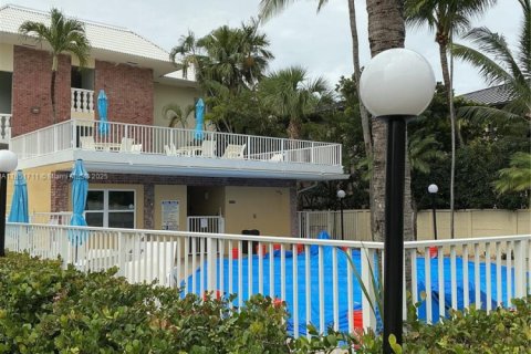 Condominio en venta en Fort Lauderdale, Florida, 1 dormitorio, 63.64 m2 № 1875512 - foto 2