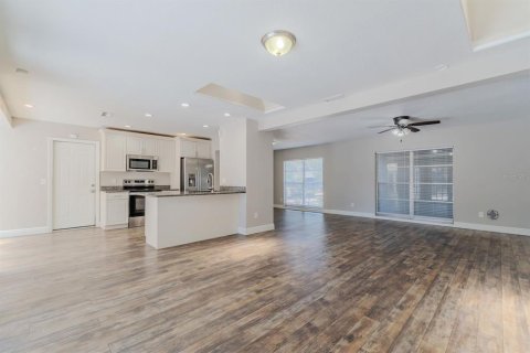 Casa en venta en Tampa, Florida, 4 dormitorios, 158.4 m2 № 2208285 - foto 4