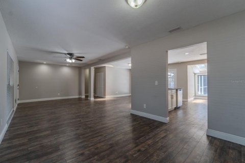 Casa en venta en Tampa, Florida, 4 dormitorios, 158.4 m2 № 2208285 - foto 6