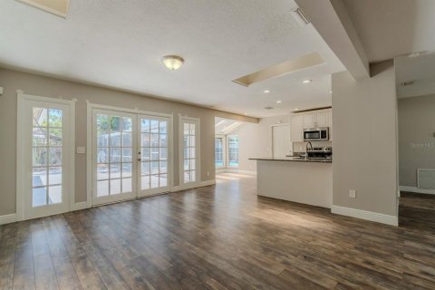 Casa en venta en Tampa, Florida, 4 dormitorios, 158.4 m2 № 2208285 - foto 8