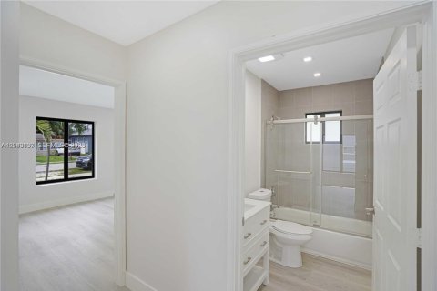 House in Dania Beach, Florida 3 bedrooms, 157.93 sq.m. № 2184856 - photo 19