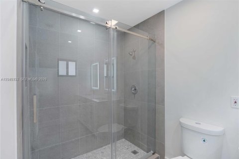 House in Dania Beach, Florida 3 bedrooms, 157.93 sq.m. № 2184856 - photo 14