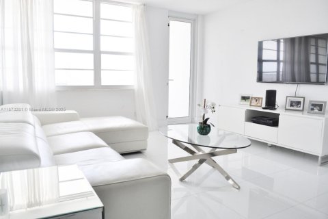 Condominio en Miami Beach, Florida, 2 dormitorios  № 1898002