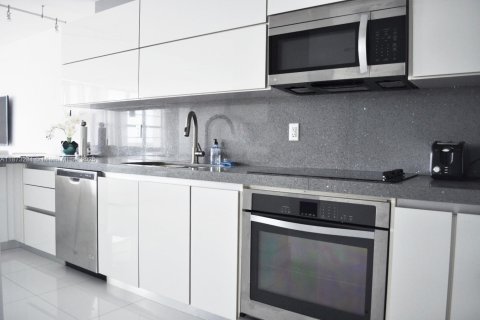 Condominio en alquiler en Miami Beach, Florida, 2 dormitorios, 100.33 m2 № 1898002 - foto 5