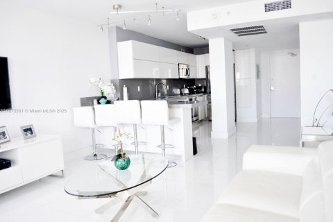 Condominio en alquiler en Miami Beach, Florida, 2 dormitorios, 100.33 m2 № 1898002 - foto 3