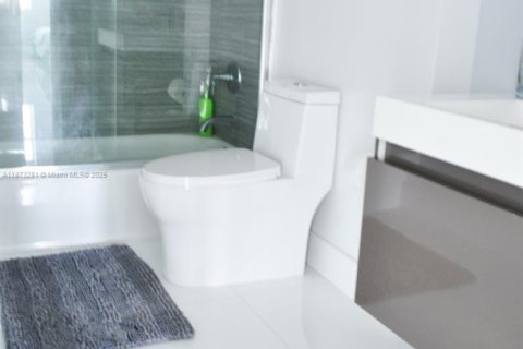 Condominio en alquiler en Miami Beach, Florida, 2 dormitorios, 100.33 m2 № 1898002 - foto 11