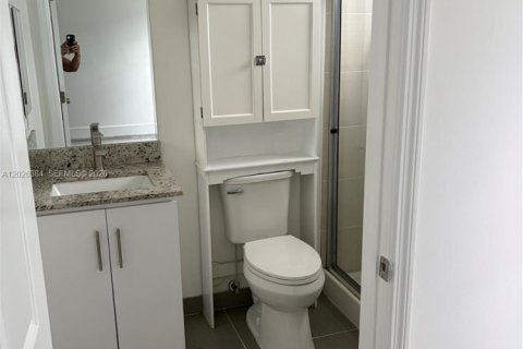 Снять в аренду виллу или дом в Корал-Спрингс, Флорида 3 спальни, 289.3м2, № 2087170 - фото 5