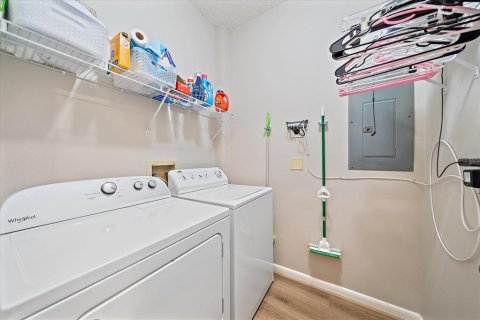 Condo in Sarasota, Florida, 2 bedrooms  № 1723015 - photo 25