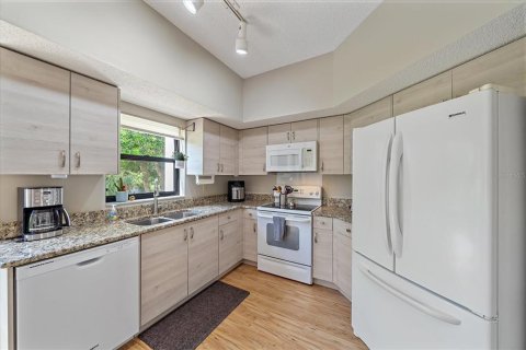 Condo in Sarasota, Florida, 2 bedrooms  № 1723015 - photo 13