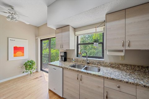 Condo in Sarasota, Florida, 2 bedrooms  № 1723015 - photo 16