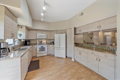 Condo in Sarasota, Florida, 2 bedrooms  № 1723015 - photo 12