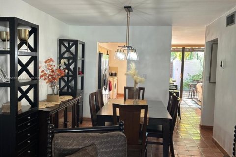 Купить таунхаус в Майами, Флорида 3 спальни, 165.37м2, № 1970912 - фото 10