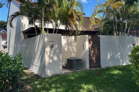 Купить таунхаус в Майами, Флорида 3 спальни, 165.37м2, № 1970912 - фото 4