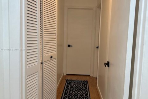 Купить таунхаус в Майами, Флорида 3 спальни, 165.37м2, № 1970912 - фото 16