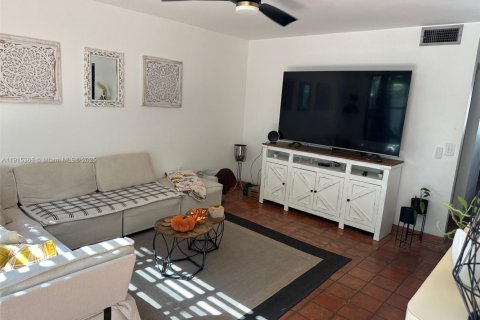 Купить таунхаус в Майами, Флорида 3 спальни, 165.37м2, № 1970912 - фото 12