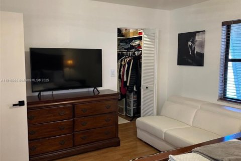 Купить таунхаус в Майами, Флорида 3 спальни, 165.37м2, № 1970912 - фото 18