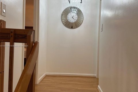 Купить таунхаус в Майами, Флорида 3 спальни, 165.37м2, № 1970912 - фото 15