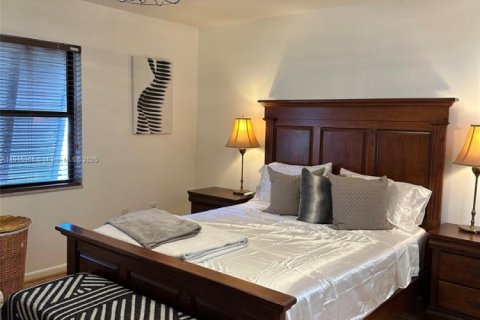 Купить таунхаус в Майами, Флорида 3 спальни, 165.37м2, № 1970912 - фото 17