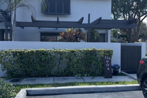 Купить таунхаус в Майами, Флорида 3 спальни, 165.37м2, № 1970912 - фото 1