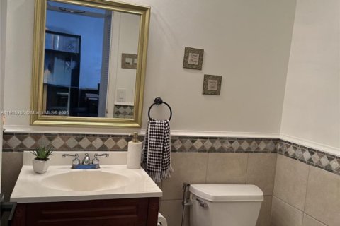 Купить таунхаус в Майами, Флорида 3 спальни, 165.37м2, № 1970912 - фото 13