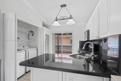 Copropriété à louer à Hialeah, Floride: 2 chambres, 103.12 m2 № 2390522 - photo 6