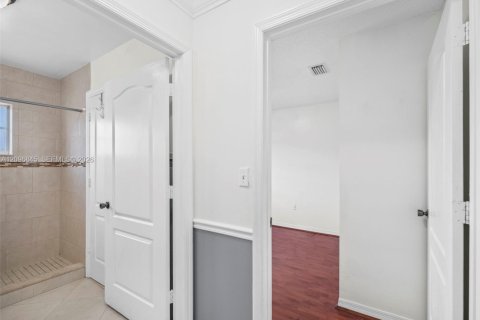 Copropriété à louer à Hialeah, Floride: 2 chambres, 103.12 m2 № 2390522 - photo 11