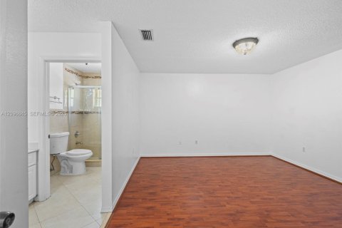 Copropriété à louer à Hialeah, Floride: 2 chambres, 103.12 m2 № 2390522 - photo 16