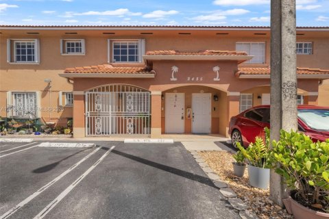 Condo à Hialeah, Floride, 2 chambres  № 2390522