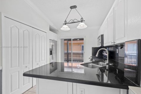 Copropriété à louer à Hialeah, Floride: 2 chambres, 103.12 m2 № 2390522 - photo 5