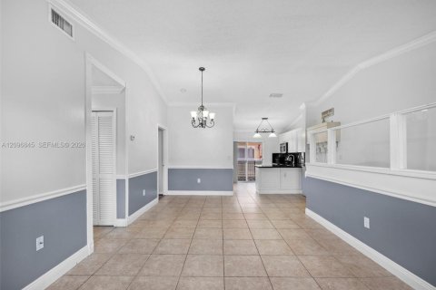 Copropriété à louer à Hialeah, Floride: 2 chambres, 103.12 m2 № 2390522 - photo 9