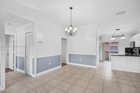 Copropriété à louer à Hialeah, Floride: 2 chambres, 103.12 m2 № 2390522 - photo 10