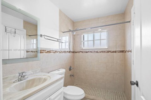 Copropriété à louer à Hialeah, Floride: 2 chambres, 103.12 m2 № 2390522 - photo 12