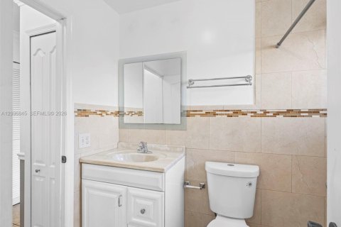Copropriété à louer à Hialeah, Floride: 2 chambres, 103.12 m2 № 2390522 - photo 15