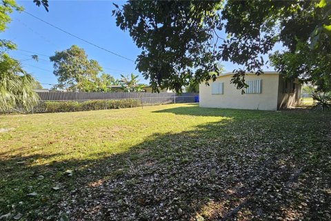 House in Fort Lauderdale, Florida 3 bedrooms, 79.06 sq.m. № 1230997 - photo 18