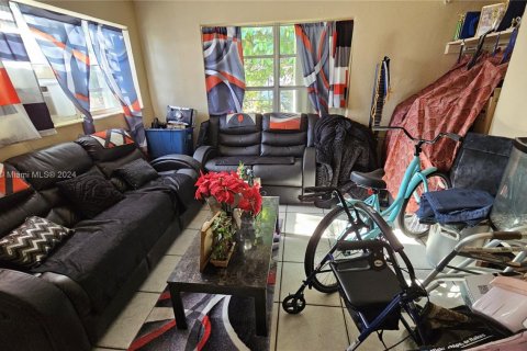 House in Fort Lauderdale, Florida 3 bedrooms, 79.06 sq.m. № 1230997 - photo 4