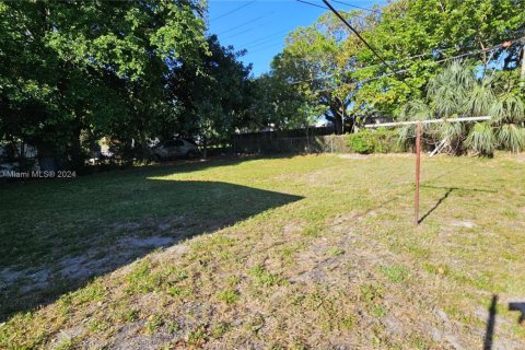 House in Fort Lauderdale, Florida 3 bedrooms, 79.06 sq.m. № 1230997 - photo 17