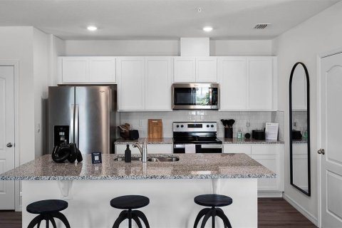 Townhouse in Apopka, Florida 4 bedrooms, 176.89 sq.m. № 1792355 - photo 2